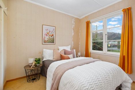 Photo of property in 4 Dover Road, Wainuiomata, Lower Hutt, 5014