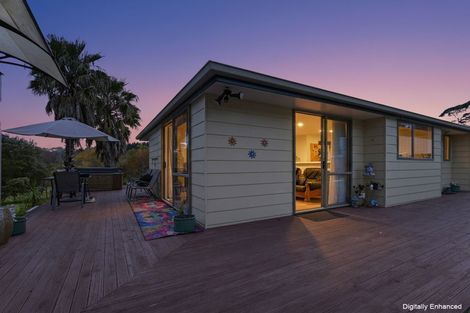 Photo of property in 2257 South Head Road, South Head, Helensville, 0874