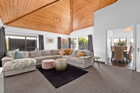 Photo of property in 2 Dallinger Street, St Andrews, Hamilton, 3200