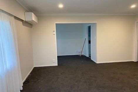 Photo of property in 2/111 Chivalry Road, Glenfield, Auckland, 0629