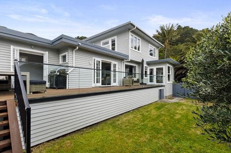 Photo of property in 9 Rona Street, Eastbourne, Lower Hutt, 5013