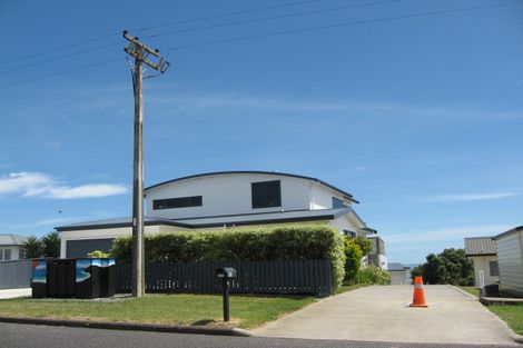 Photo of property in 51 Torkar Road, Clarks Beach, 2122