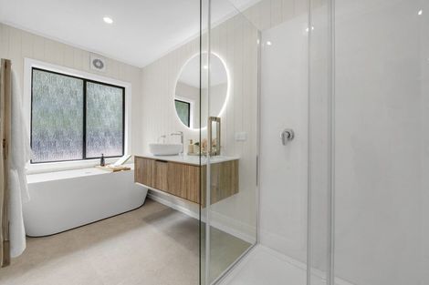 Photo of property in 24a Bert Wilson Place, Cockle Bay, Auckland, 2014