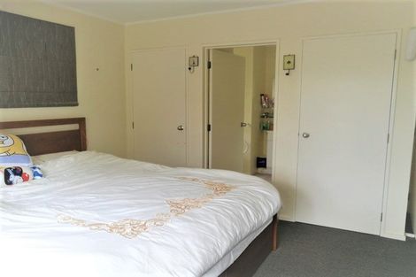 Photo of property in 2/7 Bruce Road, Glenfield, Auckland, 0629