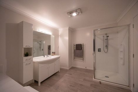 Photo of property in 100 Ruapehu Drive, Fitzherbert, Palmerston North, 4410