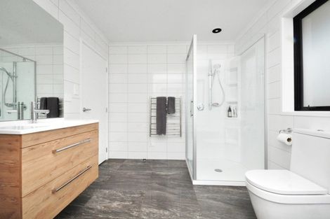 Photo of property in 11 Riverboat Lane, Helensville, 0800