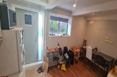 Photo of property in 1/4 James Scott Place, Te Atatu South, Auckland, 0602