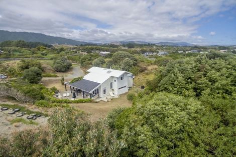 Photo of property in 100 Paetawa Road, Peka Peka, Waikanae, 5391