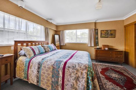 Photo of property in 8 Longview Drive, Merrilands, New Plymouth, 4312