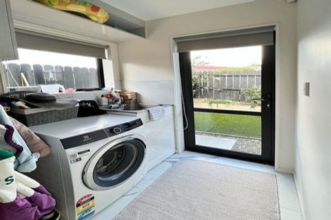 Photo of property in 46a Golfland Drive, Golflands, Auckland, 2013