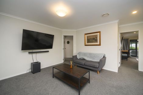 Photo of property in 3 Abby Road, Fitzherbert, Palmerston North, 4410