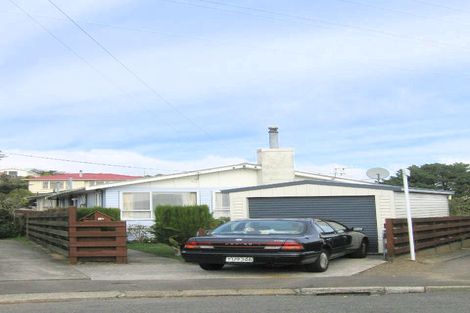 Photo of property in 27 Brooker Grove, Newlands, Wellington, 6037