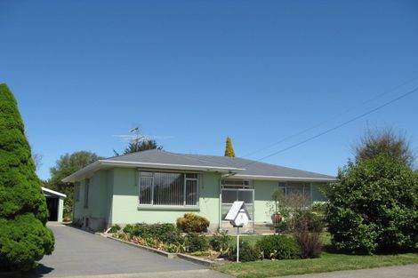 Photo of property in 3 Woodend Road, Woodend, 7610