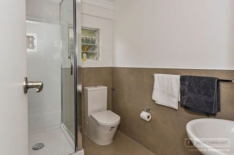 Photo of property in 2/240 Forrest Hill Road, Forrest Hill, Auckland, 0620