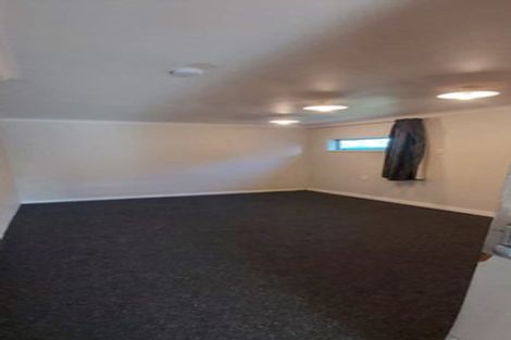 Photo of property in 2 Antrim Place, Hokowhitu, Palmerston North, 4410