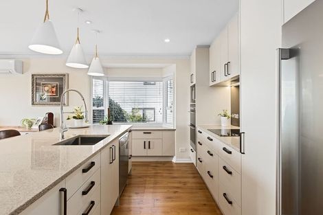 Photo of property in 1/4 Holt Avenue, Torbay, Auckland, 0630