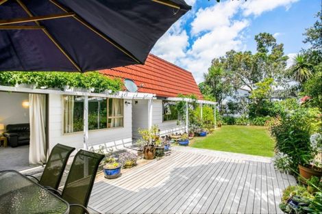 Photo of property in 14 John Downs Drive, Browns Bay, Auckland, 0630