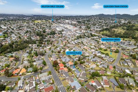 Photo of property in 11 Foyle Place, Glendene, Auckland, 0602