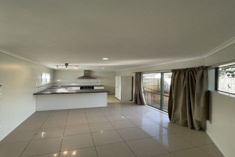 Photo of property in 60 Riverpark Crescent, Henderson, Auckland, 0610