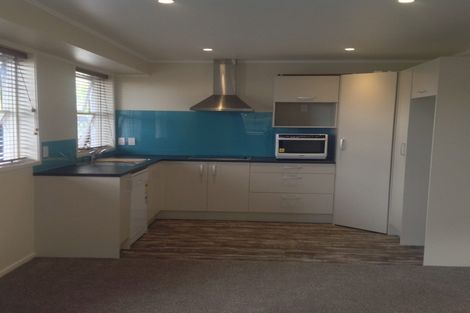 Photo of property in 2/17 Park Road, Glenfield, Auckland, 0629