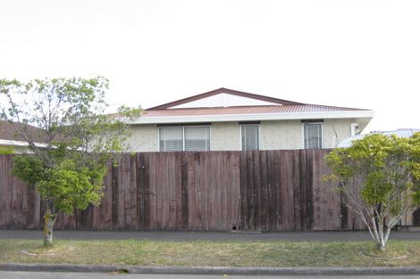 Photo of property in 1/5 Tamarisk Place, Parklands, Christchurch, 8083