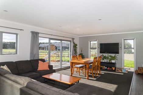 Photo of property in 220 Cowper Road, Dannevirke, 4976