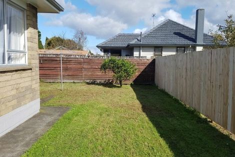 Photo of property in 3/4 Pomaria Road, Henderson, Auckland, 0610