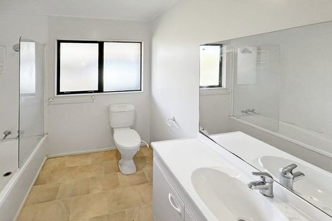 Photo of property in 1/5 Saint Leger Crescent, Huntington Park, Auckland, 2013