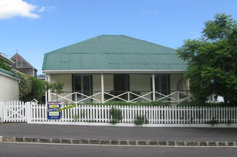 Photo of property in 7 Hastings Parade, Devonport, Auckland, 0624