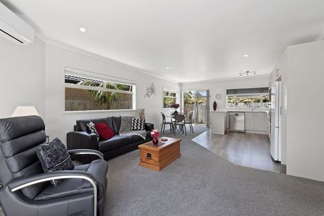 Photo of property in 9 Annalise Place, Orewa, 0931