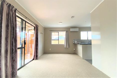 Photo of property in 2/15 Ward Crescent, Te Atatu Peninsula, Auckland, 0610