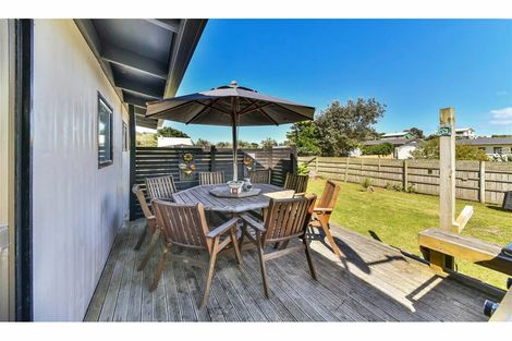 Photo of property in 9 Cordyline Road, Port Waikato, Tuakau, 2695