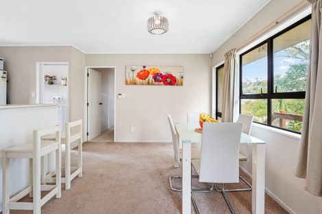 Photo of property in 2/109 Athena Drive, Totara Vale, Auckland, 0629