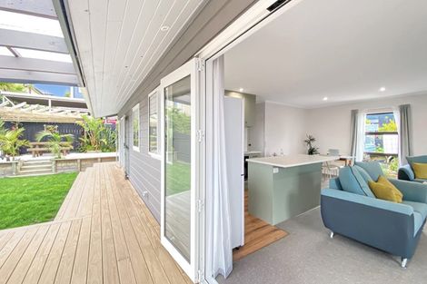 Photo of property in 2/62 Clayburn Road, Glen Eden, Auckland, 0602