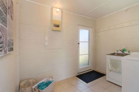 Photo of property in 11 Crispe Road, Clarks Beach, 2122