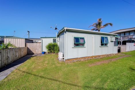 Photo of property in 59 Fifth Avenue, Urenui, 4377