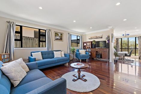 Photo of property in 11 Mackwell Road, Fairview Heights, Auckland, 0632