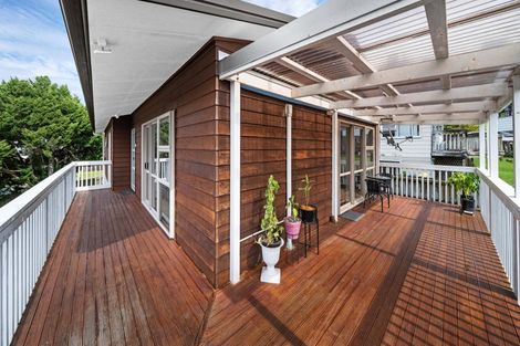 Photo of property in 2 Talmar Place, Massey, Auckland, 0614