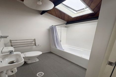 Photo of property in Metro Apartments, 21/220 Thorndon Quay, Pipitea, Wellington, 6011