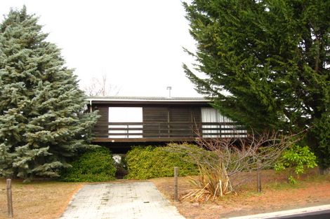 Photo of property in 16 Reid Crescent, Arrowtown, 9302