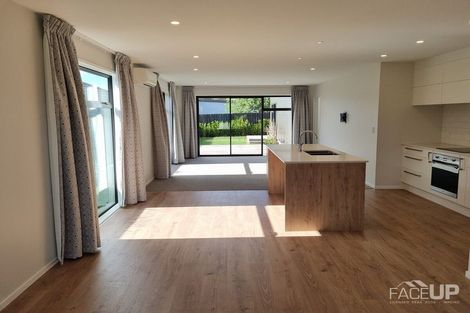 Photo of property in 35 Lumbarda Drive, Kumeu, 0810