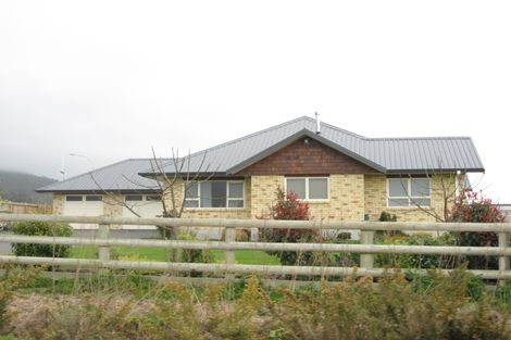 Photo of property in 126 Wairau Road, Oakura, 4314
