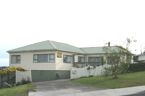 Photo of property in 3 Fitzherbert Avenue, West Harbour, Auckland, 0618
