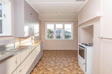 Photo of property in 21 Colvin Street, Westport, 7825