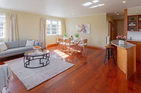 Photo of property in 1 Edge Hill, Mount Victoria, Wellington, 6011