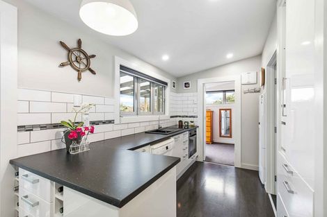 Photo of property in 28 Okoka Road, Omiha, Waiheke Island, 1081