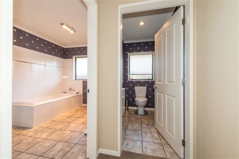 Photo of property in 44 Tennyson Avenue, Kelvin Grove, Palmerston North, 4414