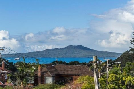 Photo of property in 128 Beach Road, Castor Bay, Auckland, 0620