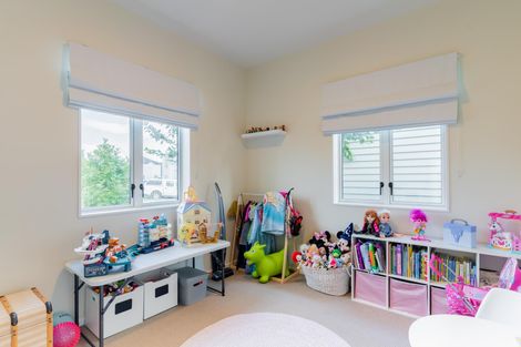 Photo of property in 5 Stitchbird Crescent, Papakura, 2110