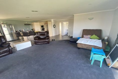 Photo of property in 24 Lydia Place, Kelvin Grove, Palmerston North, 4414